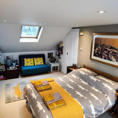 Large Light Loft Room - En Suite Okręg wyborczy Hove Zewnętrze zdjęcie