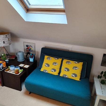 Large Light Loft Room - En Suite Okręg wyborczy Hove Zewnętrze zdjęcie