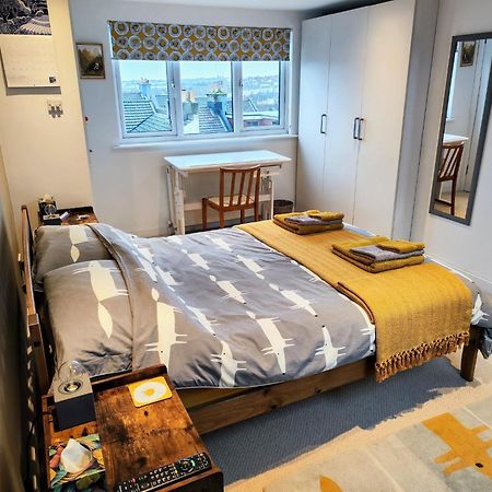 Large Light Loft Room - En Suite Okręg wyborczy Hove Zewnętrze zdjęcie